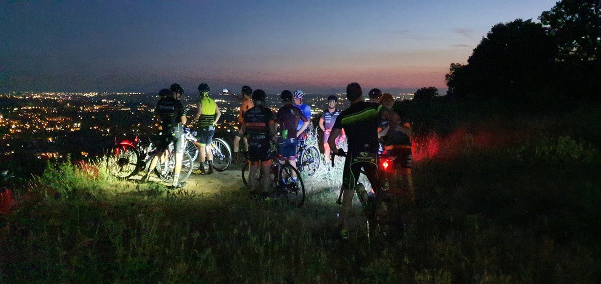 bike_asd's tweet photo. Ascesa notturna al monte Tusculum osservando la #lunapiena #iononpedalomai https://t.co/2Mc1PIxIB3