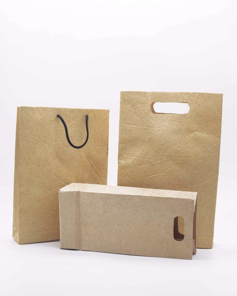 Did you know that our eco-friendly paper bags are available in different sizes and with different handles? Contact us for more information

#umutipackaging #packagingrevolution #sustainability #ecofriendly