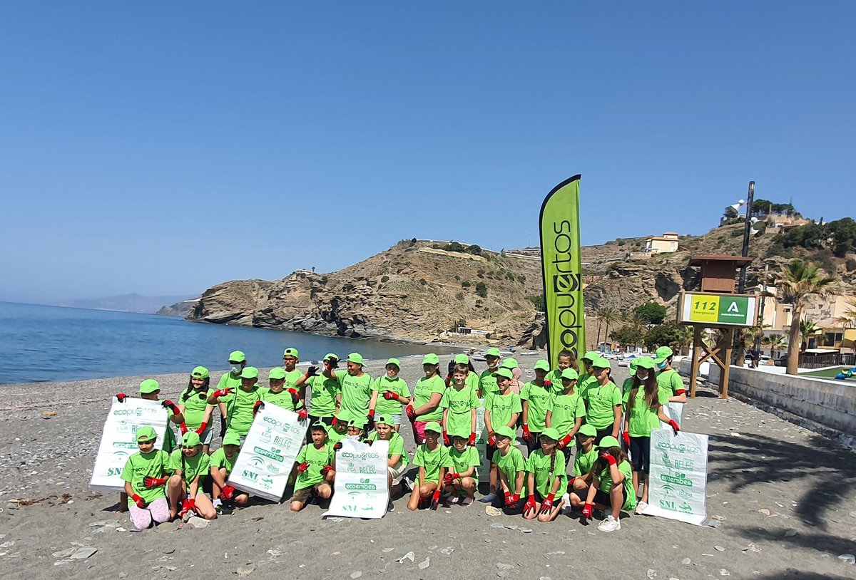 Los alumnos y alumnas del CEIP Virgen Del Mar (La Rábita) localizaron y extrajeron de su playa apadrinada más de 800 residuos que, posteriormente, fueron analizados para intentar conocer el sector de procedencia y cómo evitar que sigan llegando al mar #ProyectoLIBERA <a href="/ecoembes/">Ecoembes</a>