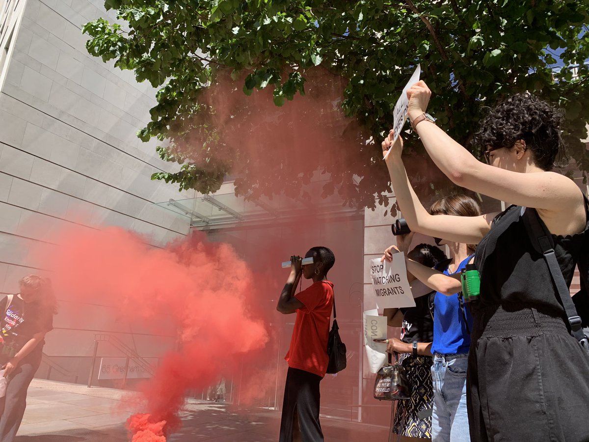 migrantsorg's tweet photo. Protestors have gathered outside @CapitaPlc offices, calling on them to drop their contract for GPS trackers used to monitor migrants. #alleyesoncapita #dropthecontract #endthehostileenvironment
#abolishreporting https://t.co/QuNMQRLDdL
