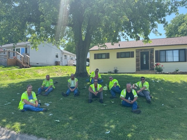 jrjnet's tweet photo. WATER- REST-SHADE
Chris’s crew in between trucks found a shady spot to sit down and Hydrate. Temperatures are rising please keep Hydrating!
#WaterRestShade #ibuildamerica #MaccTech #ibuildamericaohio #ibuildamericakentucky #ibuildamericaindiana #OSHA #HeatIllnessPrevention https://t.co/6Eq5jPkWpO
