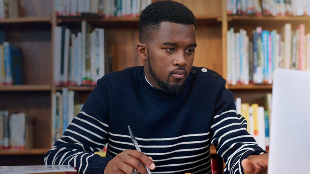 LSAC_Official's tweet photo. The path to law school is a dynamic one, and Admission Unmasked™ will provide the insights you need to strategically and effectively navigate the law school admission process. The program starts June 20 and is free to all LawHub members. Sign up today. https://t.co/pxZ4uC0uF3 https://t.co/VWik73YIr8
