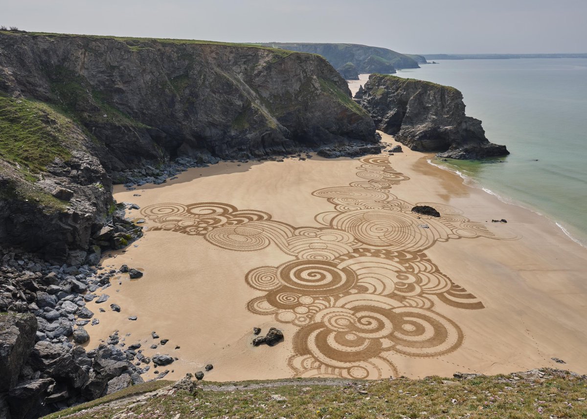 synesproject's tweet image. Read @AnnaSouter’s essay about @TonyPlant1962  who creates site specific, large-scale, temporary interventions in landscapes alongside partnered paintings.

Find it here: synesthesia.online/Tony-Plant-by-…

@CultivatorCorn @PlymCreative