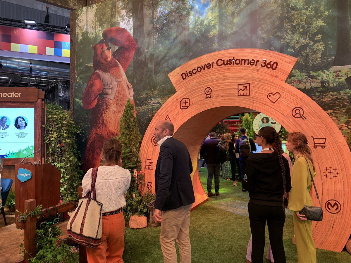 Le <a href="/MEDEF_Sud/">Mouvement des Entreprises de France Sud</a> présent à la #LaREFnum22 au sein du salon #Vivatech ! En partenariat avec <a href="/numeum_/">numeum</a>
👉 <a href="/MaRegionSud/">Région Sud</a> bien représentée avec une trentaine de #startup sur place