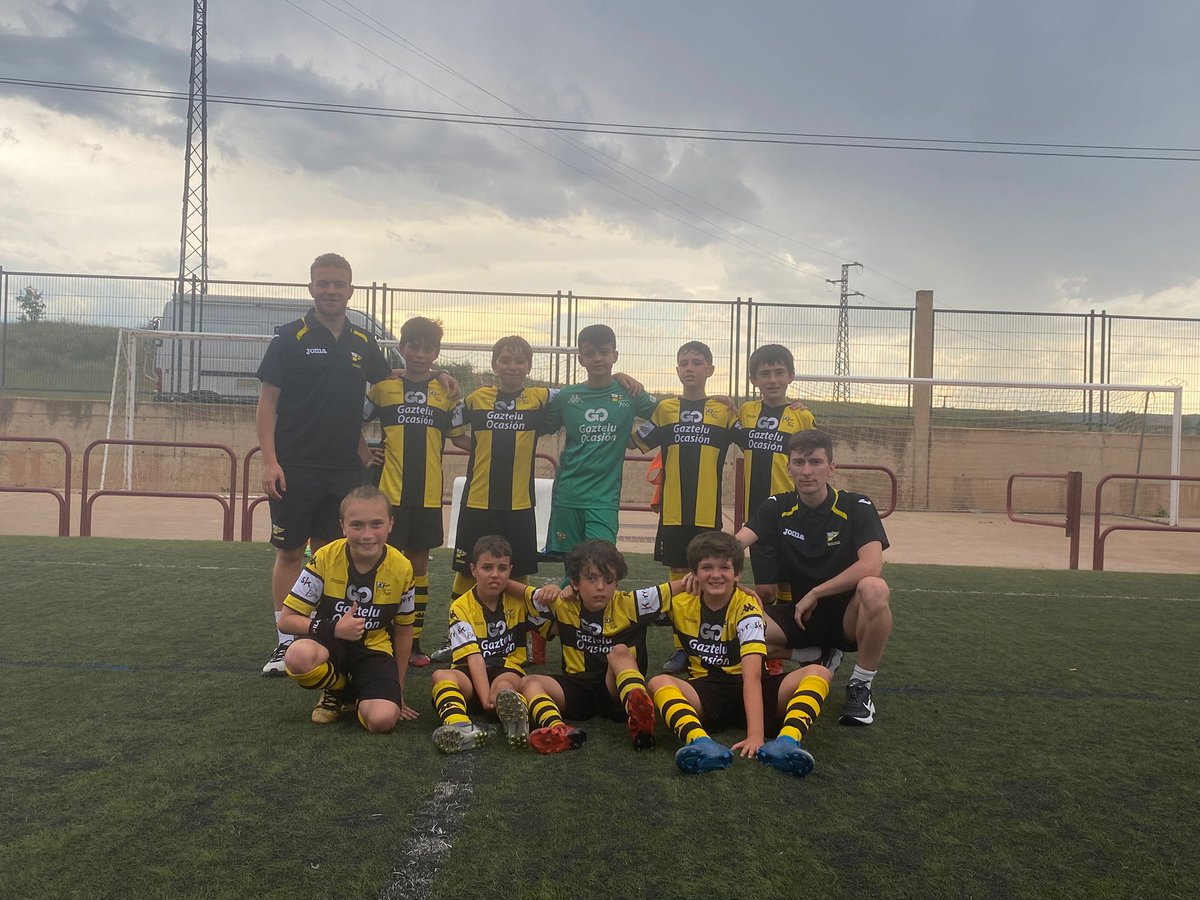 clubportugalete's tweet photo. Eguerdi on 😊☀️
Que tal va el día?
📷 De nuestro #2011B que jugó el pasado fin de semana en Logroño en la ciudad deportiva de Prado Viejo
#aupaportu 💛🐝🖤
@delikatessenangulo @gazteluocasion @beupbec @OpticaElias #Trueba #Axa #Kurrusku
@realenglishportu https://t.co/R9h9nsUe0T