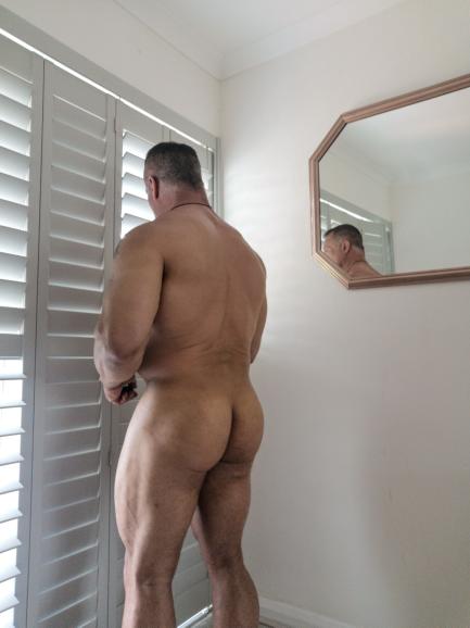 roymusclemaster's tweet photo. Happy hump day 😘 https://t.co/SpTp1FBAp8