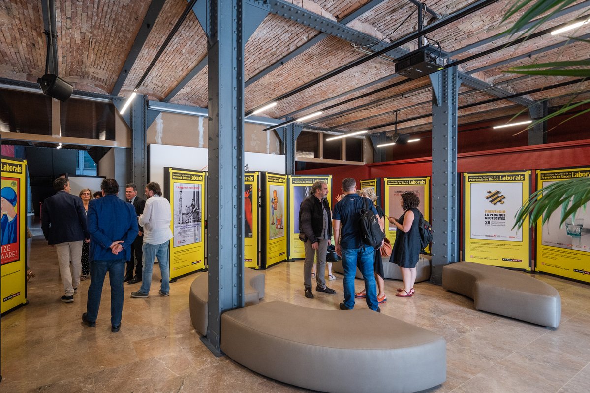 alafeinacaprisc's tweet photo. 📢 Recordeu passar pel @mhistoriacat per visitar "Un viatge per la història de la prevenció de riscos laborals”.

Una mostra de cartells sobre seguretat i salut laboral de principis del segle XX als nostres dies.

🗓️ Fins al 30/06/22.

🔗 https://t.co/dy5Ezv5o7k

#alafeinacaprisc https://t.co/yjd4CE2of2