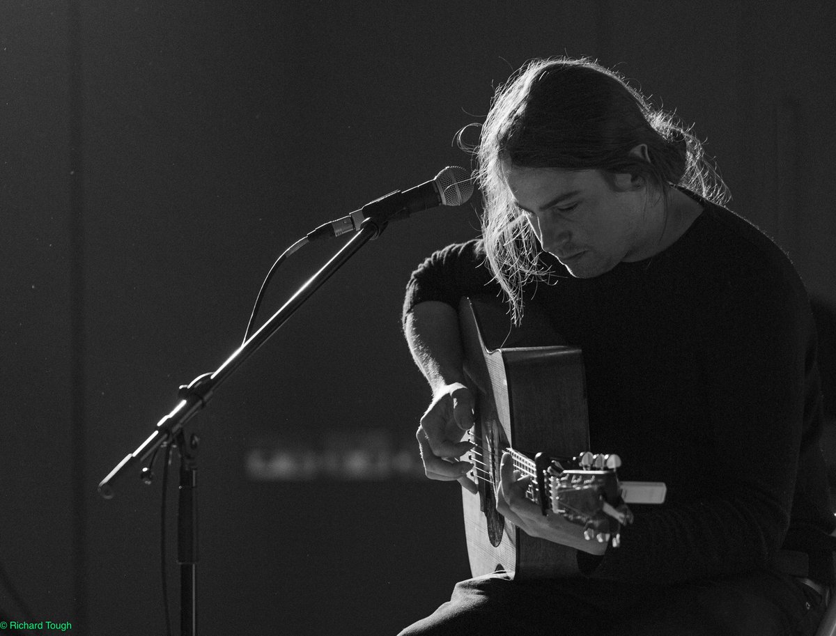 RoarButler's tweet image. Lots on today! @FRUK premiering new single linktr.ee/RoryButlerOffi…
Great weekend at @lodgeatlockside #dibbletreetheatre and #larickcentre with @HypercoasterM. 
Tonight! supporting my old friends @jellymansmusic at #cavesedinburgh 
📸Sandy Butler/ Richard Tough/ Richard Tough