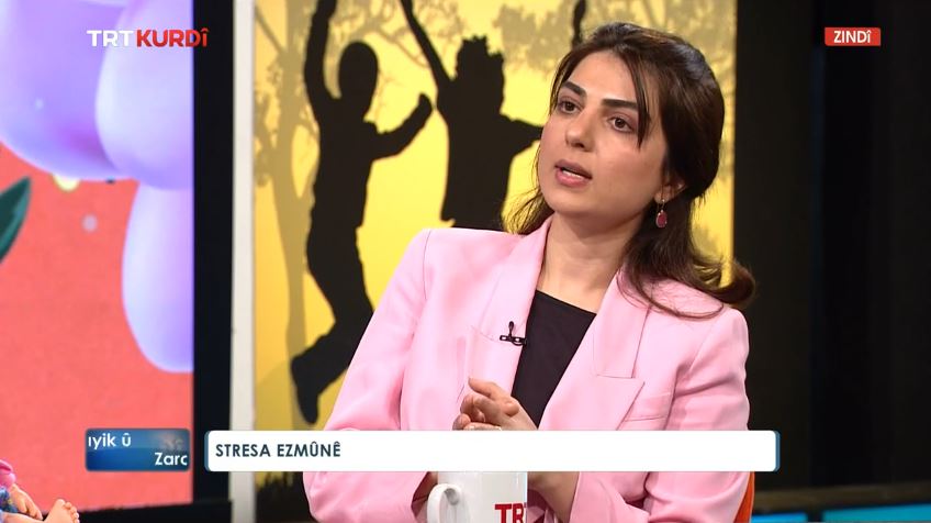 Bernameya #DayikûZarok, bi pêşkeşvaniya Pınar Aydinç  li ser ekrana we ye. Em bi Psîkolog Benazir Orhan li ser  "Azmûn û Stresa Azmûnan" diaxivin. <a href="/dayikuzarok/">Dayik û Zarok</a> 

Ji bo pirsên we ☎️0212 326 43 21

Ji bo weşanê📺 trtkurdi.com.tr/zindi-tv
