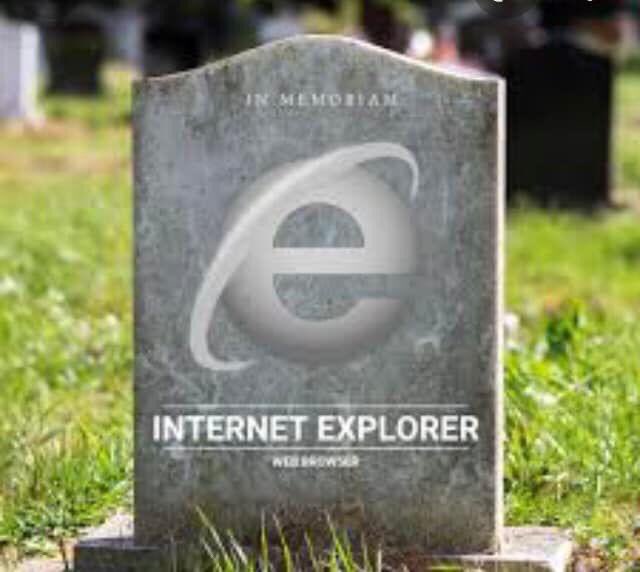 rarepelican's tweet photo. Nessuno che se ne sia ricordato oggi… Ingrati!!! RIP #InternetExplorer https://t.co/w57hY7NUeS