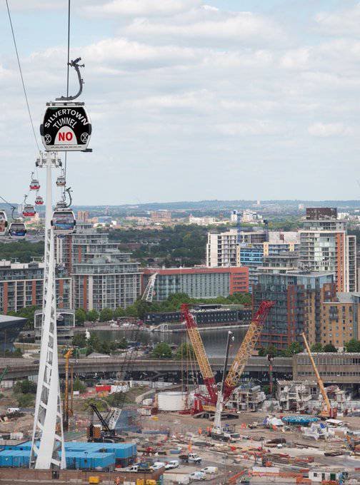 XRTowerHamlets's tweet image. Spotted! Cable car on Monday after @SilvertownTn handed in their letter to the GLA urging them to stop the Silvertown Tunnel!

The tunnel promises to worsen air quality in one of Londons most deprived neighbourhoods worsening peoples health and the climate crisis.