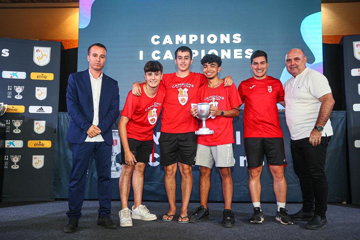🏆 A  L A  N I T  
D E L S  
C A M P I O N S ⚪🔴

Els 4 equips del CFSADM que han guanyat les seves lligues aquesta temporada van recollir els seus 🏆a la Nit dels Campions de la FCF.

🔥 Som el segon club del Maresme amb més campionats aquesta temporada.

#SempreAmunt