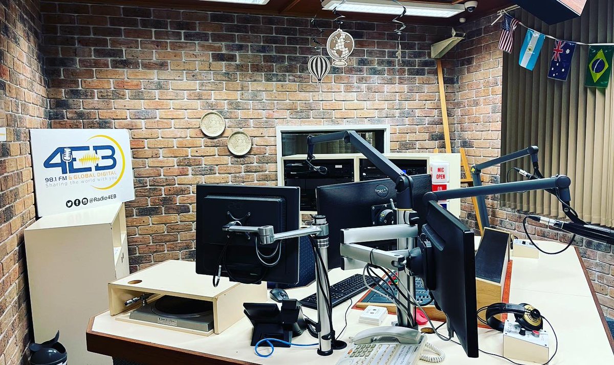 aya_p_BNE's tweet photo. ブリスベンのRadio4EBでパーソナリティデビューしました😊🎙🇦🇺
#FMヨコハマ　#フューチャースケープ　の大ファンで憧れていたので感無量😭
日本からもwebアーカイブで聴けるのでぜひ…📻❤️
https://t.co/Fm0EtYQZ8m
#4eb #Radio4eb  #日本語放送
#ラジオ好きさんとつながりたい https://t.co/w3Epb5fb4J