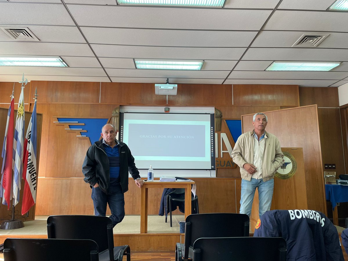 BuenoAereos's tweet photo. Ayer participamos en la jornada de #Anepa #Apau para compartir experiencias y actualizar conocimientos en aplicaciones y combate a incendios forestales. https://t.co/HAkXR194pO
