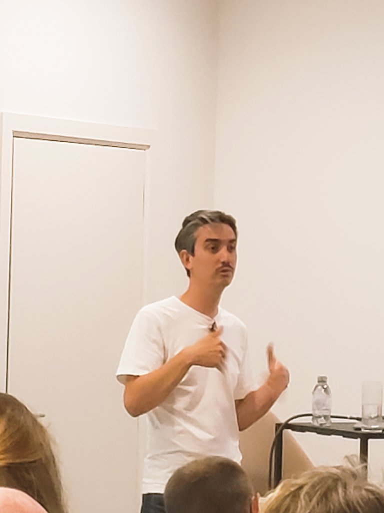 SophieLasserre1's tweet photo. Témoignage bluffant : Paul Rousseau, COO de la startup Koober nous raconte comment il a choisi le #lean comme stratégie pour changer radicalement de cap et repenser complètement l'approche de sa startup, grâce au Takt Time et à l'analyse de la valeur client #LeanSummit https://t.co/mmGBw8x3bv