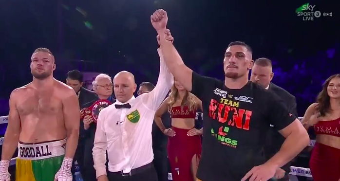 kacperbart's tweet photo. 23-letni Justis Huni (6-0, 4 KO) bez większych problemów poradził sobie z Josephem Goodallem (8-1-1, 7 KO). Jeff Fenech i jeden z sędziów widzieli to do 100:90, dwaj pozostali 98:92 i 98:93. Fajnie widzieć Huniego w dobrej formie po tak długiej przerwie. Teraz UK? #HuniGoodall https://t.co/WQwVGil1WB