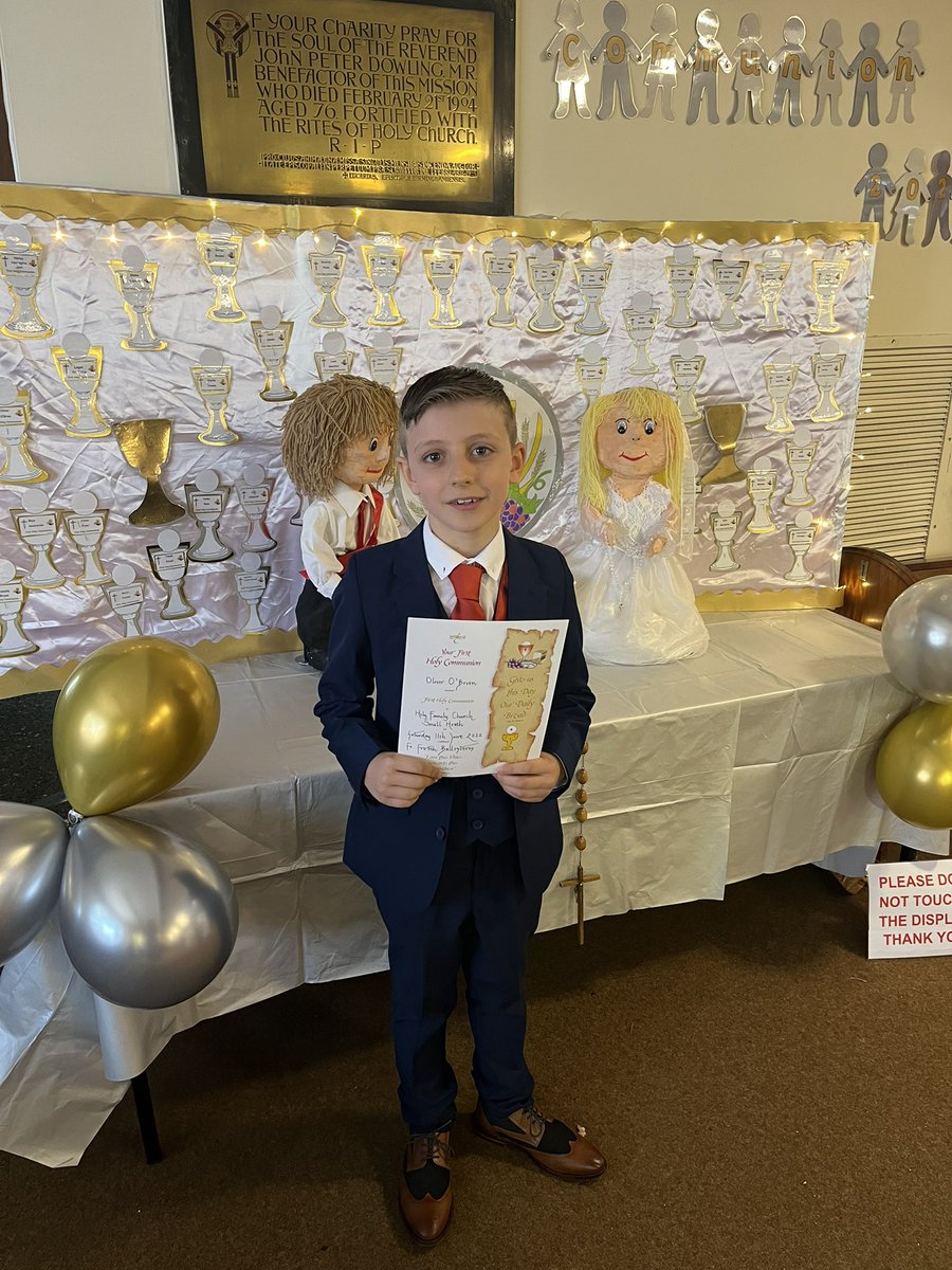 laura07686468's tweet photo. It was a lovely service on Saturday for Oliver’s holy communion and the rest of year 3 @StBernsPrimary @JamieOB1988 https://t.co/II0kYR34n7