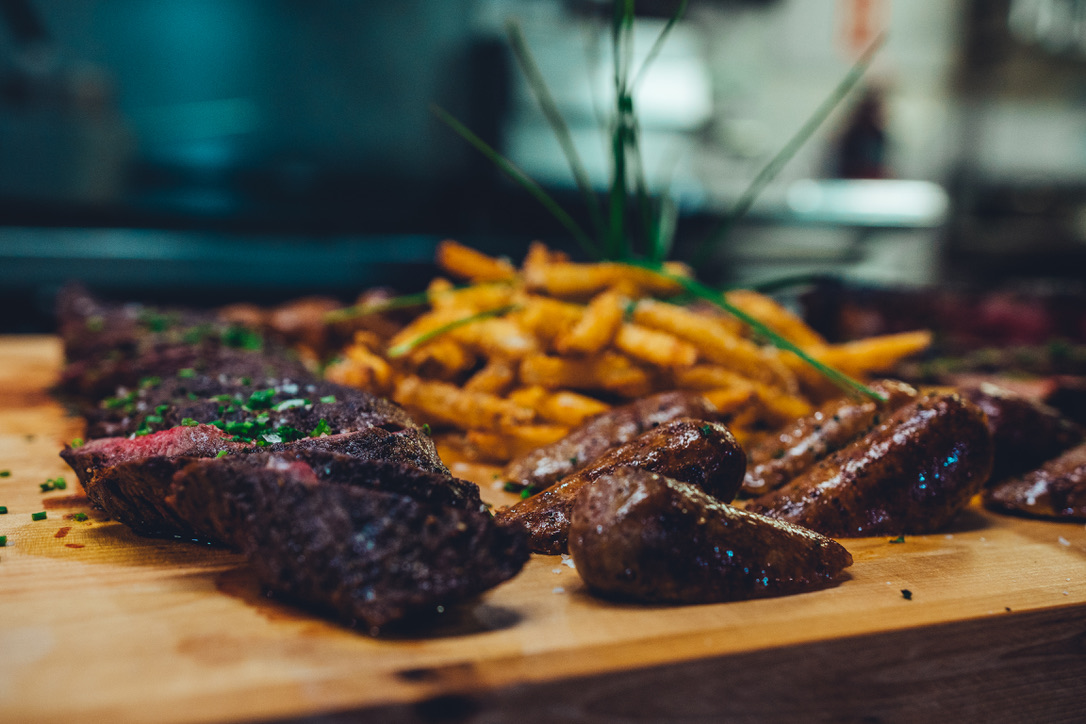 sapphireclubny's tweet photo. Every Thursday Night

76oz Butchers Platter for $76

Get the boys ready and come by. @PrimalCutNYC https://t.co/uL6eQAVzXd