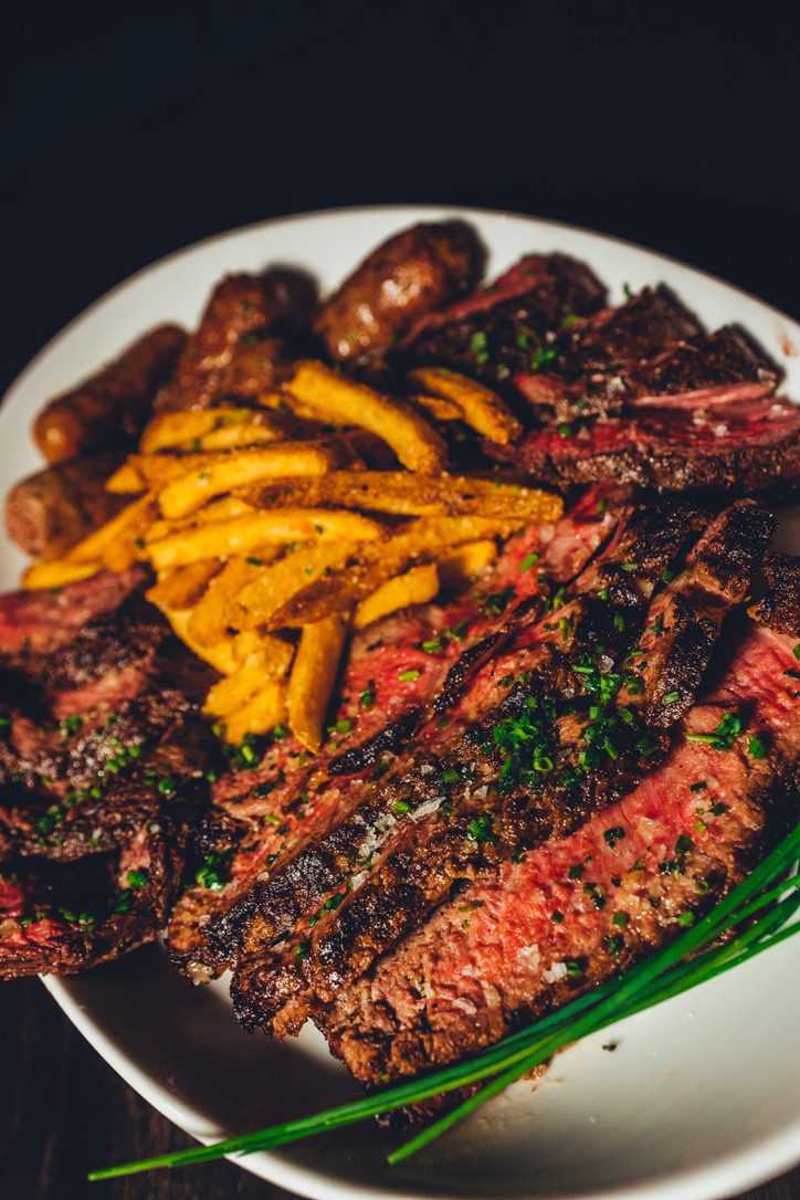 sapphireclubny's tweet photo. Every Thursday Night

76oz Butchers Platter for $76

Get the boys ready and come by. @PrimalCutNYC https://t.co/uL6eQAVzXd