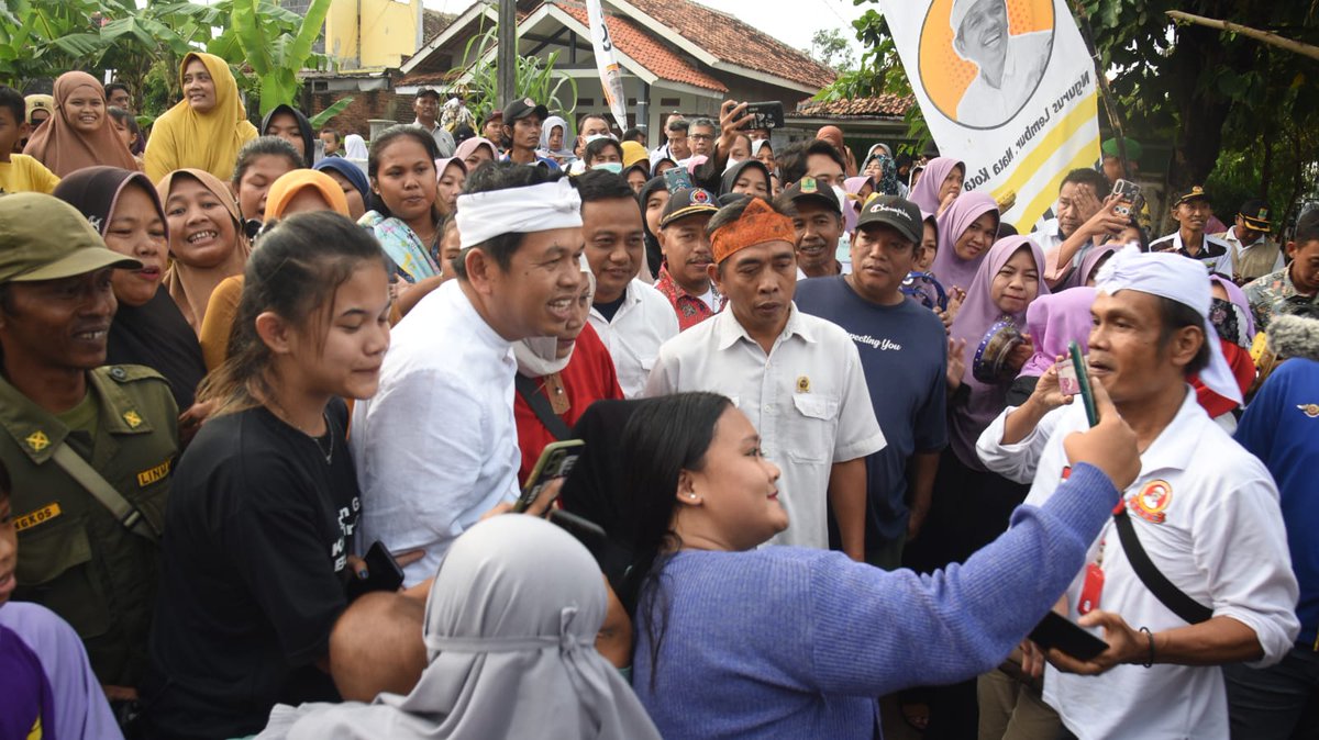 Kalau ibu ibu minta selfi tak bisa nolak. Biarkan saja apa mau maneh na..bergaya.