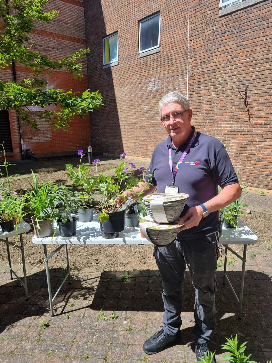 scannappeal's tweet photo. Thank you so much to all the lovely staff at @BucksHealthcare who came out to support us during our plant and cake sale yesterday❤️ 👏🏼
We're overjoyed that the sale brought in just over £300 which will benefit our current appeals.

#plants #Plant #charity #chairtysupport https://t.co/IrFpk2UCCh