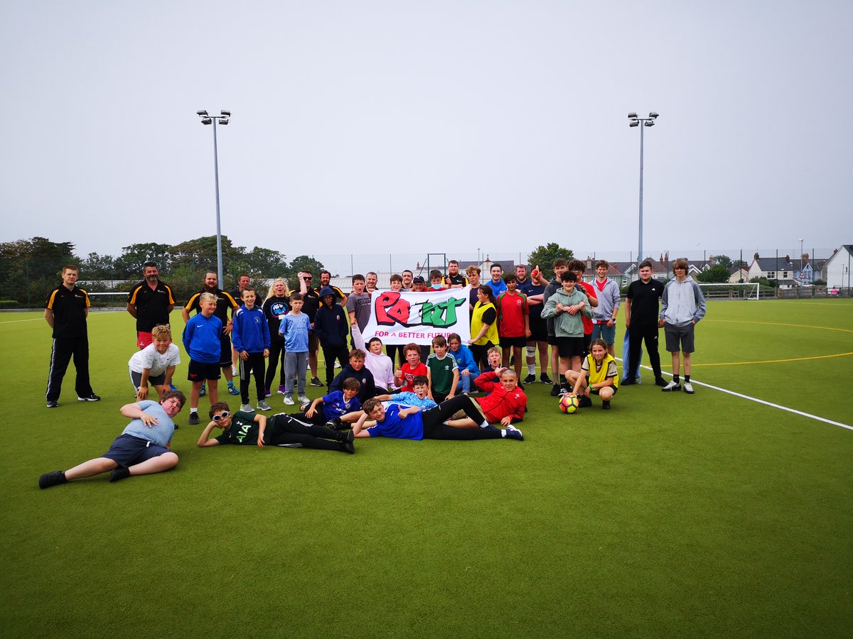 ⚽️Todays blog post for #YouthWorkWeek is about our POINT football sessions which have been running since 2008! 

These sessions fit in with the 5 ways to wellbeing through #gettingactive and #Connecting ⚽️

pointypt.org.uk/point-news/poi…

<a href="/CWVYS/">CWVYS</a>  
 #youthworkwales #gwaithieuenctidcymru