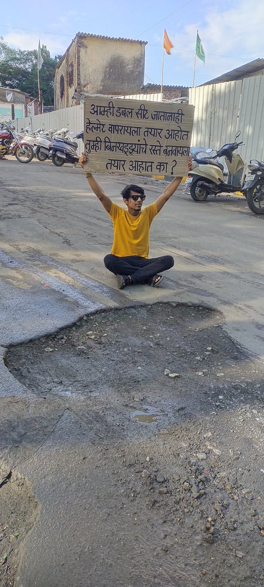 ataulkhan09's tweet photo. Pillion Rider Helmet Made Compulsory But Isn't  Compulsory To Make Good Roads???? 

Location📍 Vasantvalley Pathanwadi Connecting Road 

#Potholes #Mumbai #Roads #BMC https://t.co/Hy3uVlTXX6
