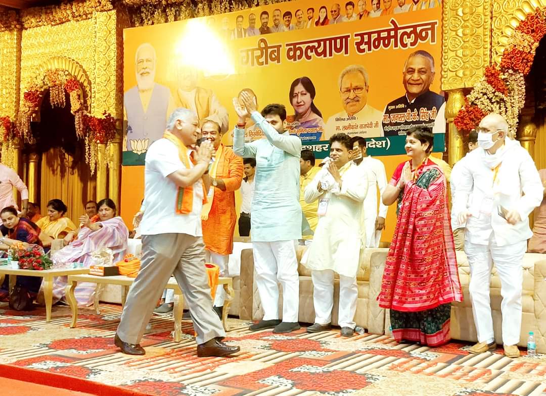 AshishVatsBJP's tweet photo. #बुलंदशहर
#गरीब_कल्याण_सम्मेलन  
मोदी सरकार के आठ वर्ष पूर्ण होने के उपलक्ष्य में आयोजित किए गए “गरीब कल्याण सम्मेलन” में आज बुलंदशहर के निकुंज हॉल में सम्मिलित हुआ। 
@narendramodi @myogiadityanath @swatantrabjp @sunilbansalbjp @bjpkarmveer @MohitBeniwalBJP https://t.co/MW4fQRByd3