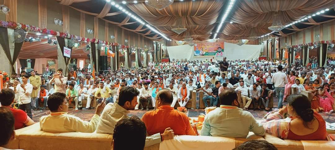 AshishVatsBJP's tweet photo. #बुलंदशहर
#गरीब_कल्याण_सम्मेलन  
मोदी सरकार के आठ वर्ष पूर्ण होने के उपलक्ष्य में आयोजित किए गए “गरीब कल्याण सम्मेलन” में आज बुलंदशहर के निकुंज हॉल में सम्मिलित हुआ। 
@narendramodi @myogiadityanath @swatantrabjp @sunilbansalbjp @bjpkarmveer @MohitBeniwalBJP https://t.co/MW4fQRByd3