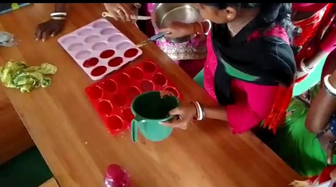 Tejaswini_Jh's tweet photo. Beautiful Glimpse of Lac Bangle Making & Soap-Shampoo Making activities by Adolescent Girls And Young Women of Tejaswini Club under Business Skills Training of Tejaswini Project.
#EmpowermentThroughSkillsTraining
#BusinessSkillTraining
#AGYW #JamtaraDistrict #latehardistrict https://t.co/OXZ0RAKdY8