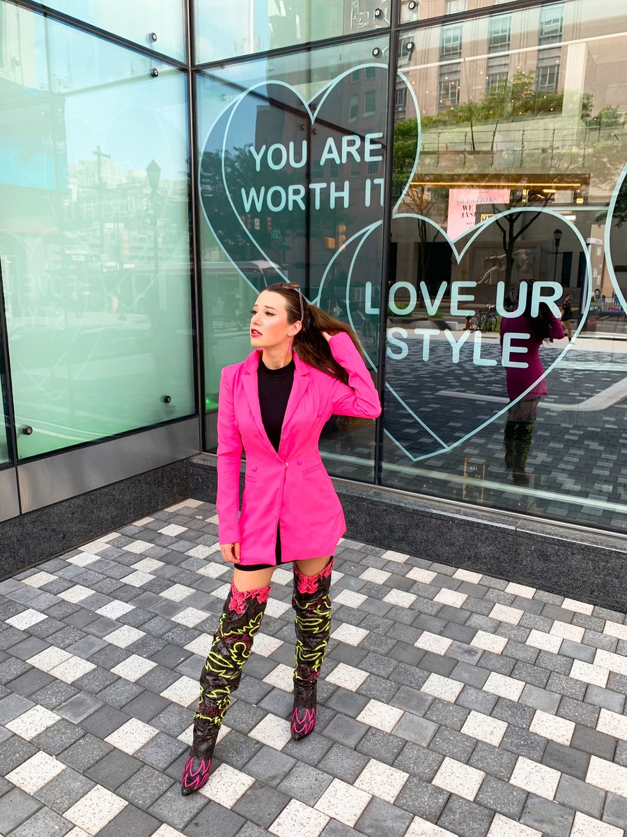 Working girl 💪 

📍 <a href="/FashionDistPHL/">Fashion District Philadelphia</a>