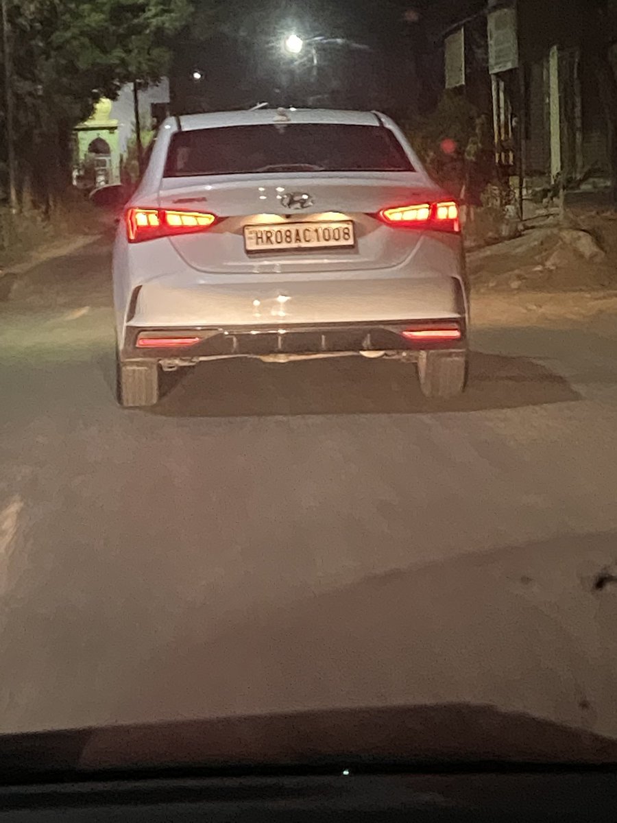 KeshavRaaghav's tweet photo. @DCPSouthDelhi @DCPDwarka रात 11:10 पर झटीकरा से पंडवाला तक इस गाड़ी में बैठे 2 लड़के बदमाशी कर रहे थे।मेरा पीछा किया गया और overtake कर मुझे रोकने की कोशिश की।पत्रकार के लिए अब तसल्ली से रात में घर पहुँचना भी आफ़त है।मेरी जगह कोई महिला होती तो दुर्घटना हो सकती थी @KumaarSaagar https://t.co/0Qr2Ud72kl