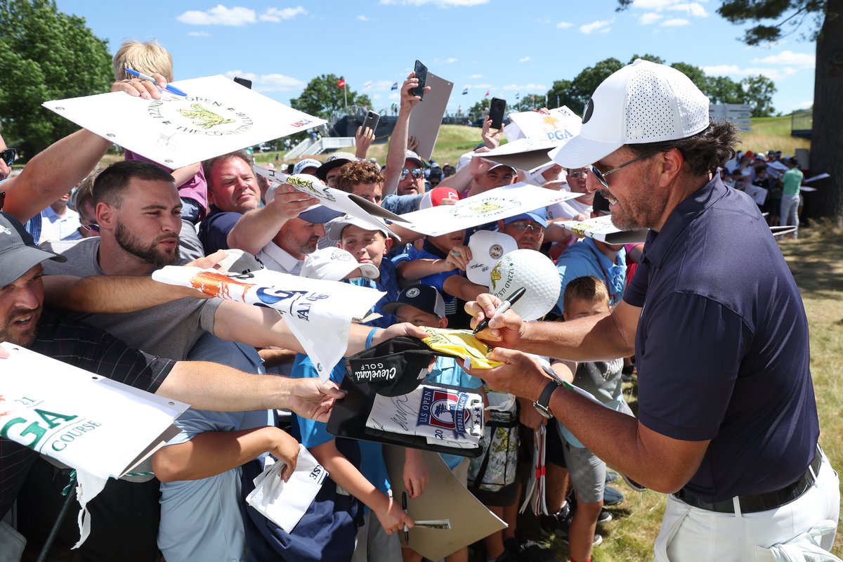 14 of the 156 golfers in this weekend's U.S. Open have or will play in LIV:

Phil Mickelson
Dustin Johnson
Louis Oosthuizen
Bryson DeChambeau
Patrick Reed
Sergio Garcia
Kevin Na
Talor Gooch
Shaun Norris
Richard Bland
Sam Horsfield
Branden Grace
James Piot
Jinichiro Kozuma https://t.co/H9ONfnpILB