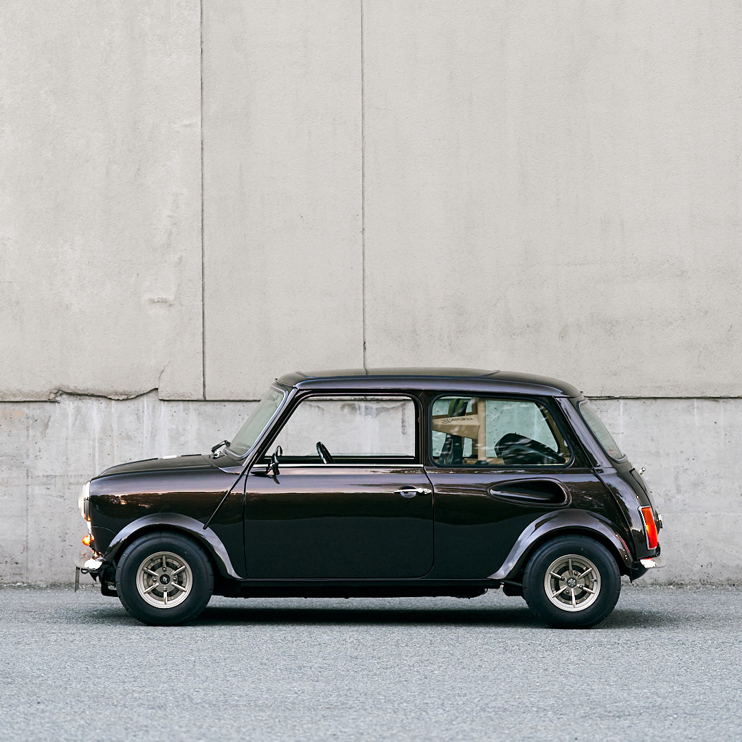 SpectreVehicle's tweet photo. The Type 10 experience bridges the classic car experience with a curated set of modern luxuries and niceties. Familiar shape? Check. Climate control and the finest automotive leathers? You bet.

#classiccar #restomod #automotivedesign #design #spectretype10 https://t.co/gsSCEk62pg