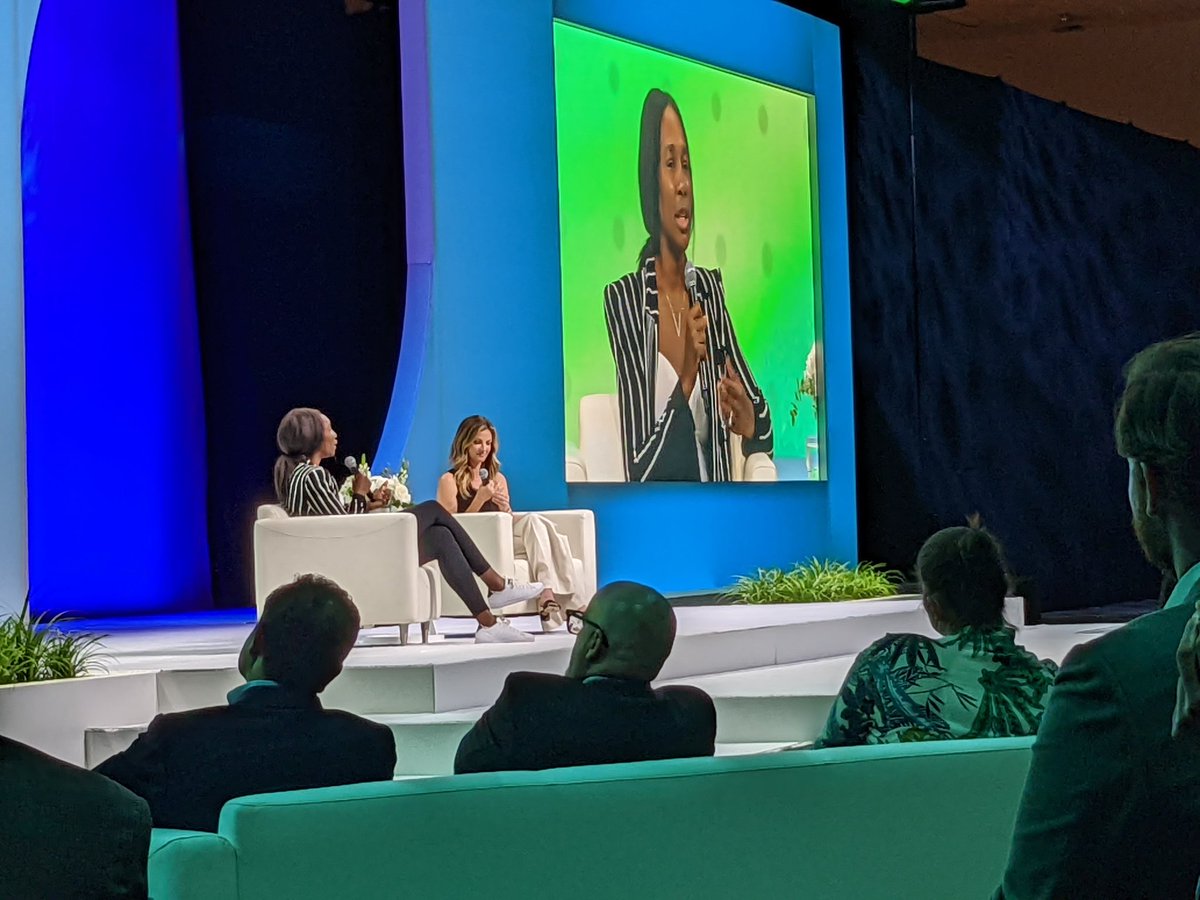 rleuty_biotech's tweet image. @Venuseswilliams and @ErinAndrews on stage at #BIO22 -- I have to admit I like tennis and loved the men's doubles at the French Open this year, but I had no idea Venus was diagnosed in 2011 w #Sjogren's syndrome, an autoimmune disorder, or Andrews fought cervical cancer