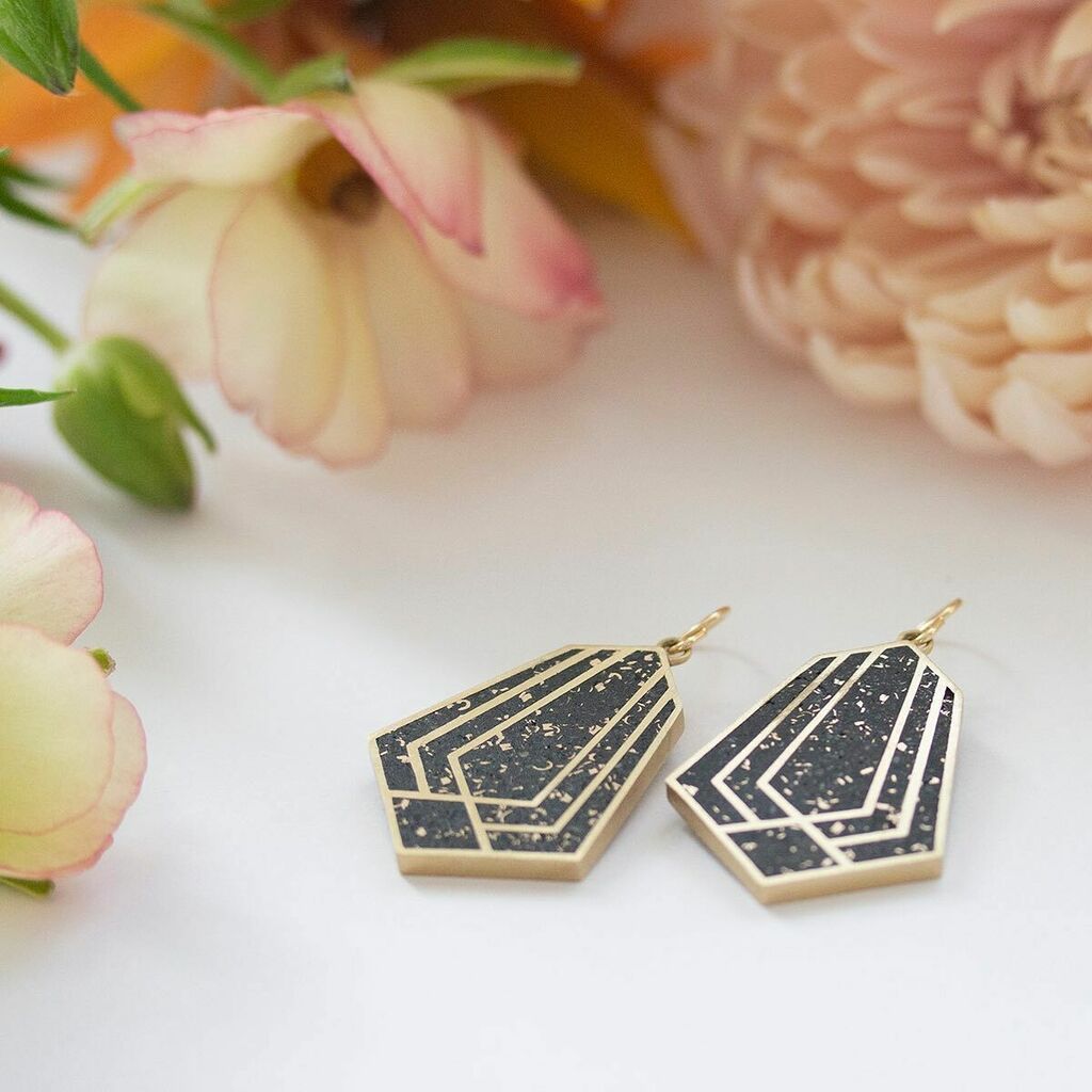 Freshly restocked! 〰〰 Oblique earrings in a high contrast carbon coloured concrete and obsidian stone aggregates. 

Surprisingly lightweight - everyone asks about the weight of my work. I understand, we expect concrete to be used on massive scale, wh… instagr.am/p/Ce1cEPMuzcr/