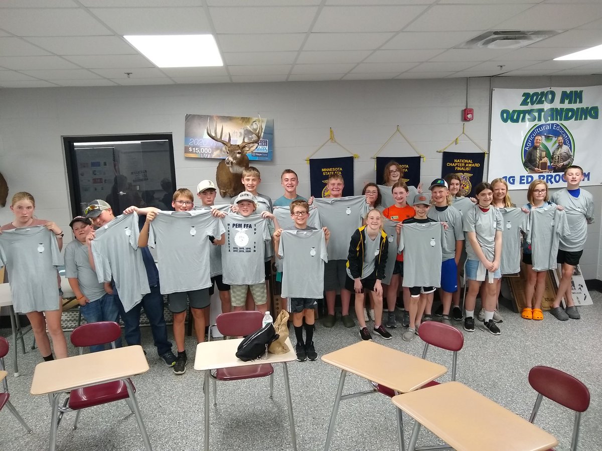 pemffa's tweet photo. Day 2 of the @PEMHighSchool Ag Venture Camp for Middle School Students included a trip to the @NatlEagleCenter and a trip "across the river" to get some ice cream from the Nelson Cheese Factory!  The day ended with camp shirts for everyone! #TeachAg https://t.co/HRIuAxRiHX