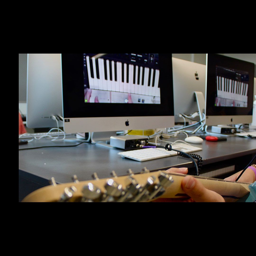 Erikson_Audio's tweet photo. @WeAreFocusrite's latest case study visits Greenwich High School's music program to see Dr. Barbara Freedman make music education more fun and engaging to students. 

https://t.co/piovgCPEFI https://t.co/wlbB2XSrJB