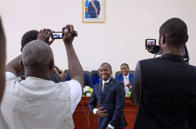 pepele_news's tweet photo. 🔴 OFFICIEL ! Le mandat d'Eric #Bukula, 1er suppléant de l'honorable Gerard #Mulumba élu vice-gouverneur de #Kinshasa, a été validé ce mercredi, 15 juin 2022 par l'Assemblée Provinciale de Kinshasa (#APK). @pepele_news https://t.co/zvDIVKlOsT