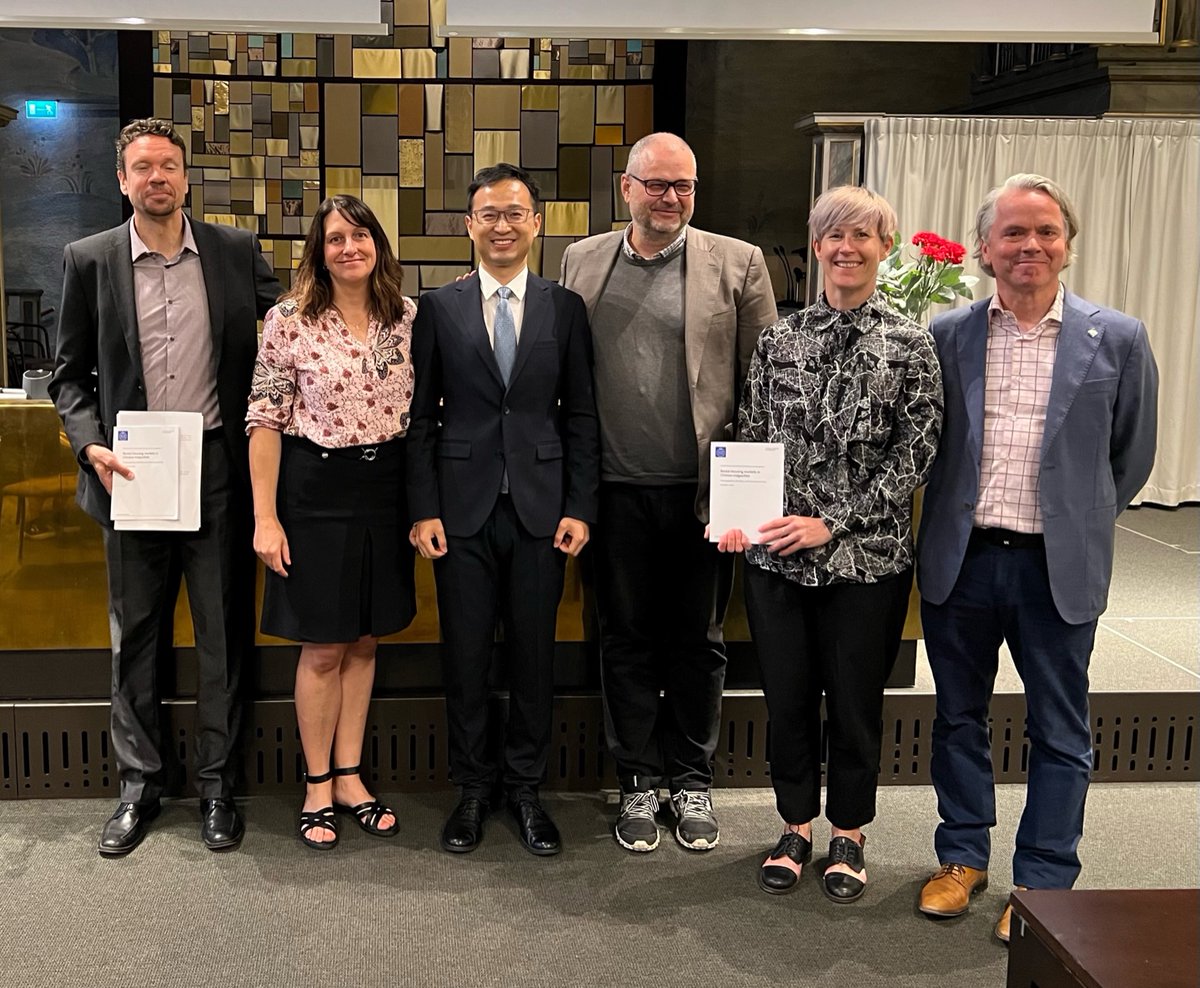 Proud to be part of the grading committee when Zisheng Song successfully defended his doctoral dissertation. Congratulations! ✨

Prof Elias Oikarinen
Prof Muriel Beser Hugosson
Prof Mats Wilhelmsson
Prof Björn Berggren
Associate prof Lovisa Högberg
Dr Zisheng Song