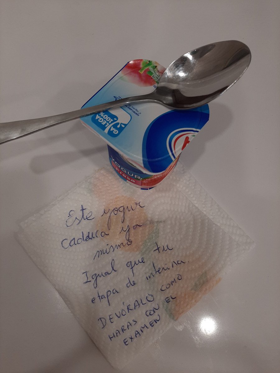 SMT_84's tweet photo. Tengo una opositora en casa y como sé que estos últimos días son un poquito aplastantes le llevo cada tarde un poquito de energía y autoestima al escritorio https://t.co/zQtiOniPT1