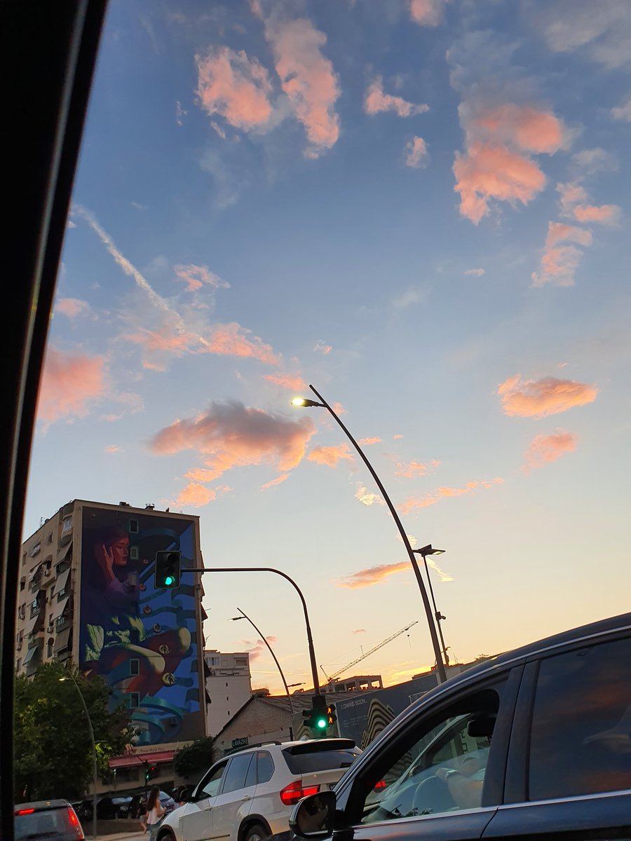 eskiiik's tweet photo. And the sky is blue. https://t.co/DVV0wJmyDE