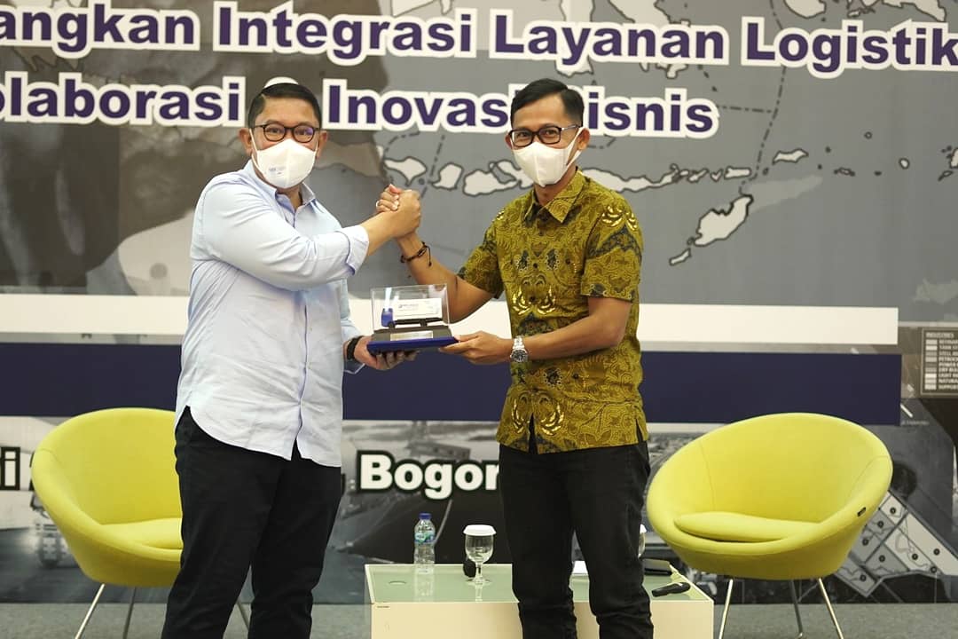 AlfiDpp's tweet photo. "Forum Bisnis &amp; Sinergi"  Mengembangkan Integrasi Layanan Logistik  Melalui Kolaborasi .&amp; Inovasi Bisnis. https://t.co/fmjFOSK3Zl