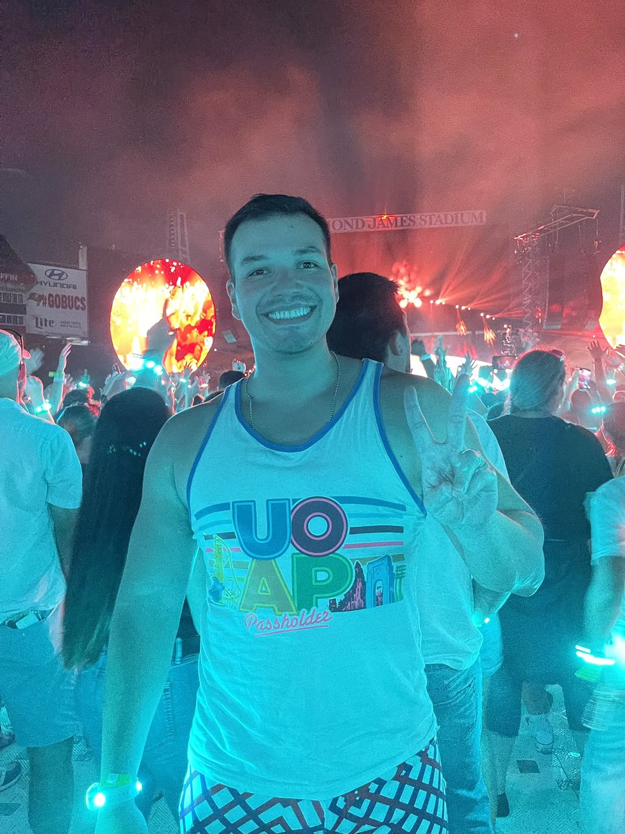 yboralex's tweet photo. @coldplay in Tampa! AMAZING 🪐 🎉 
.
.
#ColdplayTampa #coldplay #TampaBay #concert #music #vivalavida https://t.co/tLZwHiEVvR