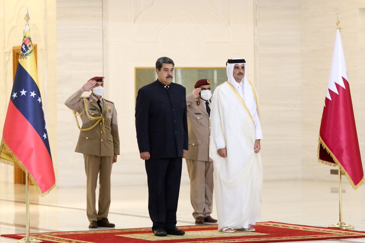 NicolasMaduro's tweet photo. Fuimos recibidos con una ceremonia en el Palacio Amiri Diwan, que refleja el cariño y la amistad que nos une con el Estado de Qatar. Compartimos con esta nación el objetivo de seguir avanzando en áreas estratégicas, para el bien común. ¡Gracias Qatar! https://t.co/0n9zgKmzLr