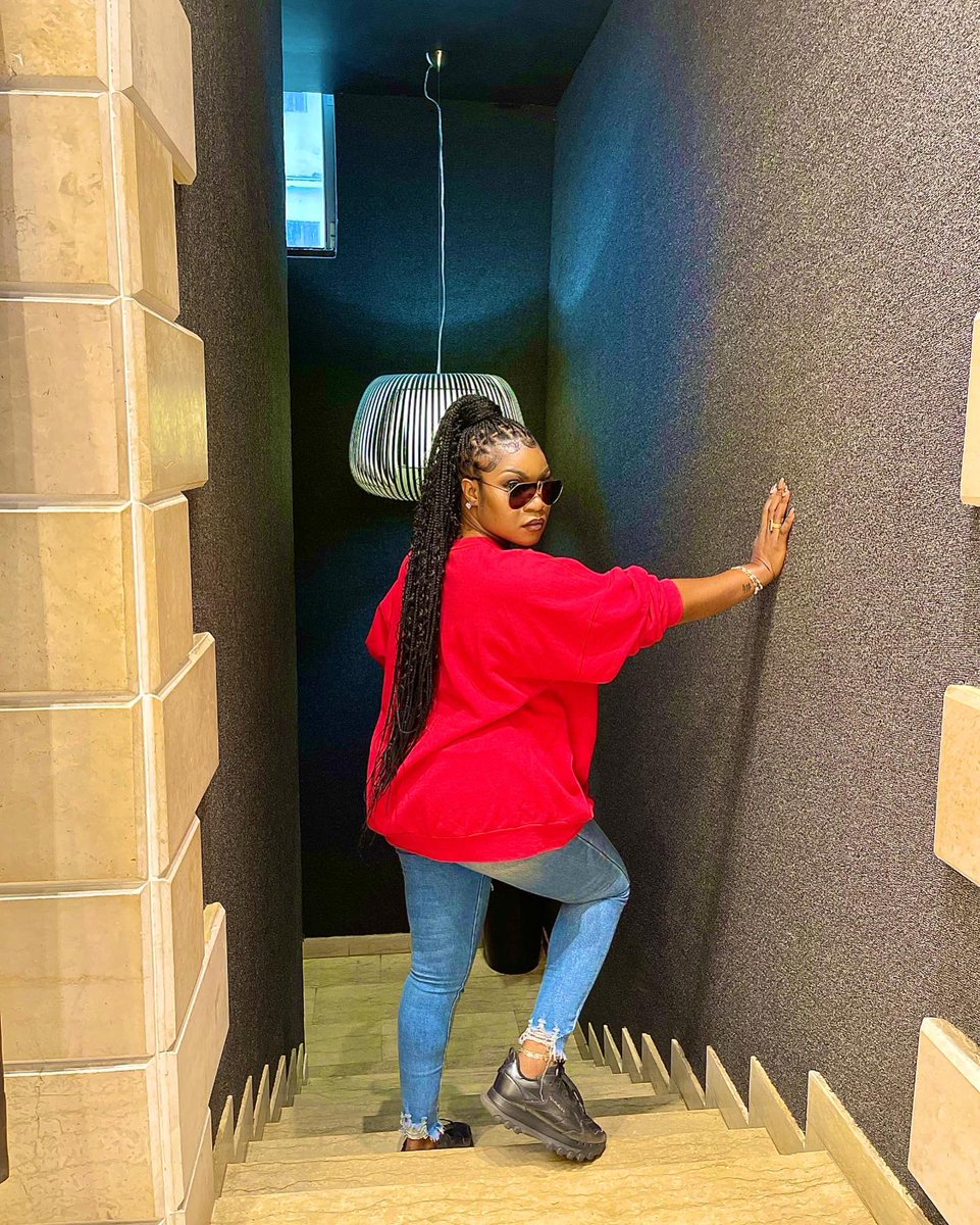 1Masterqueen's tweet photo. Thanks to everyone for keeping the MasterQueen brand alive.
Love y’all 😘🖤
#consistency #hustleneverstops #liberiangirl #ireplib
Hair & glam The Spa By Royal Grand Hotel https://t.co/R0qklkFR1I