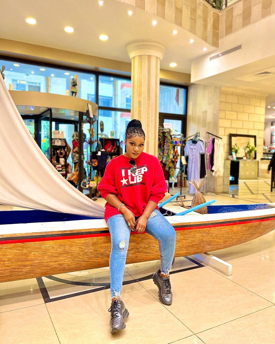 1Masterqueen's tweet photo. Thanks to everyone for keeping the MasterQueen brand alive.
Love y’all 😘🖤
#consistency #hustleneverstops #liberiangirl #ireplib
Hair & glam The Spa By Royal Grand Hotel https://t.co/R0qklkFR1I