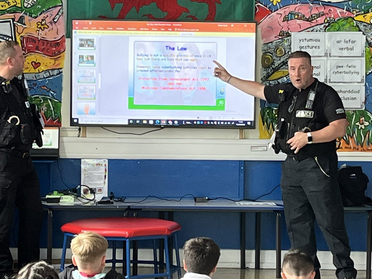 Coedpenmaenpr1's tweet photo. Thank you to PC Lee and PC Gavin for working with Year 6 pupils today on Cyberbullying!  @SchoolBeat @PC_NEWMAN_SWP https://t.co/jIsF84WdKJ