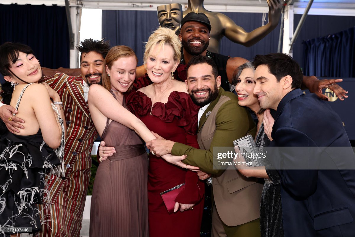 svperbrat's tweet photo. it’s a show with a 70 yo woman as the lead, a mid 20s girl first huge role and a beautiful diverse and queer cast, AND ITS FUNNY! YOU HAVE TO RENEW IT #RenewHacks #HacksOnHBOMax  @hbomax https://t.co/g23oIOtkVp