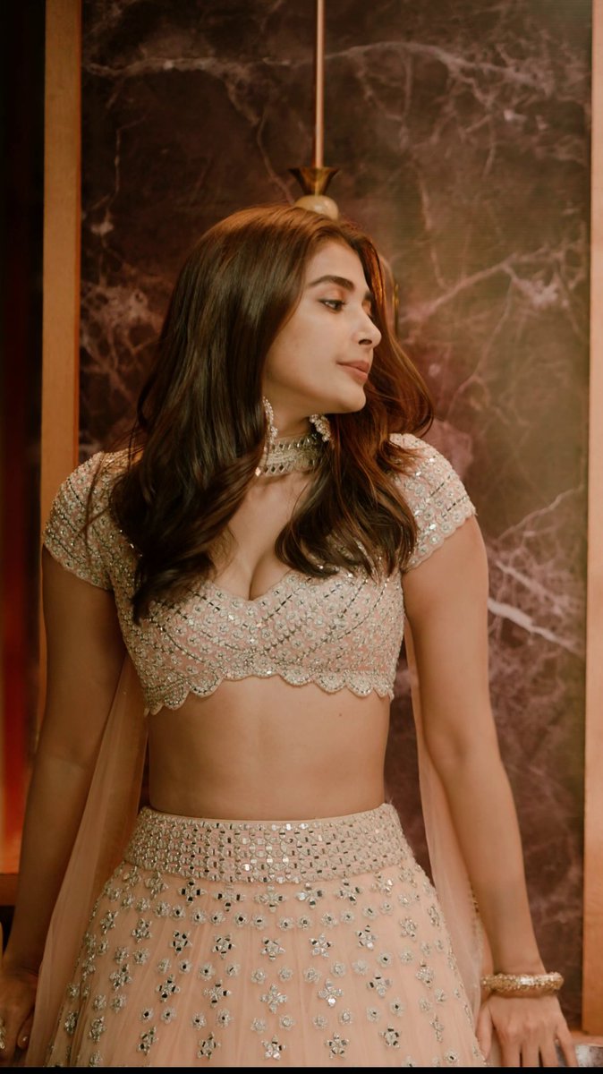 KollyCensor's tweet photo. . PoojaHegde https://t.co/T9bw9KJLvA